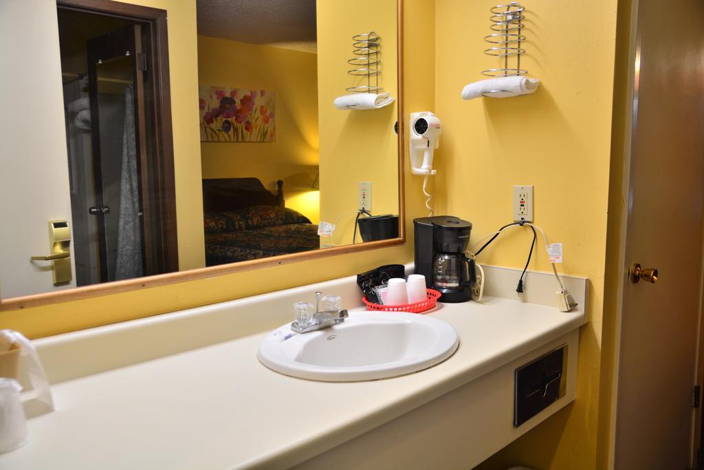 Scottish Inn And Suites Tomball Ngoại thất bức ảnh