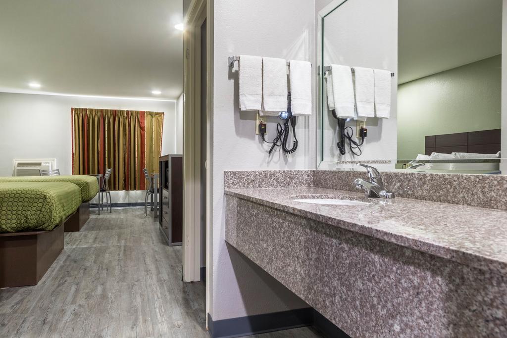 Scottish Inn And Suites Tomball Ngoại thất bức ảnh