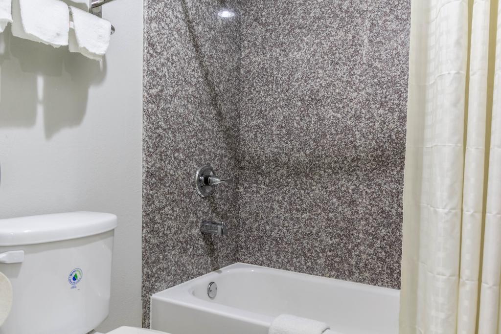 Scottish Inn And Suites Tomball Ngoại thất bức ảnh