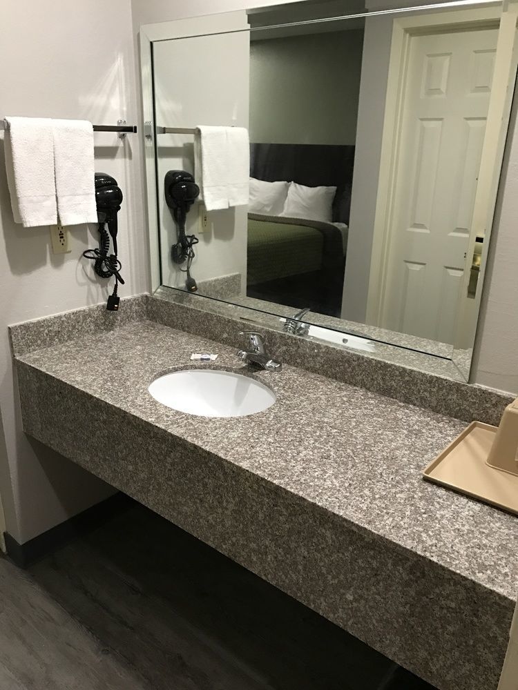 Scottish Inn And Suites Tomball Ngoại thất bức ảnh