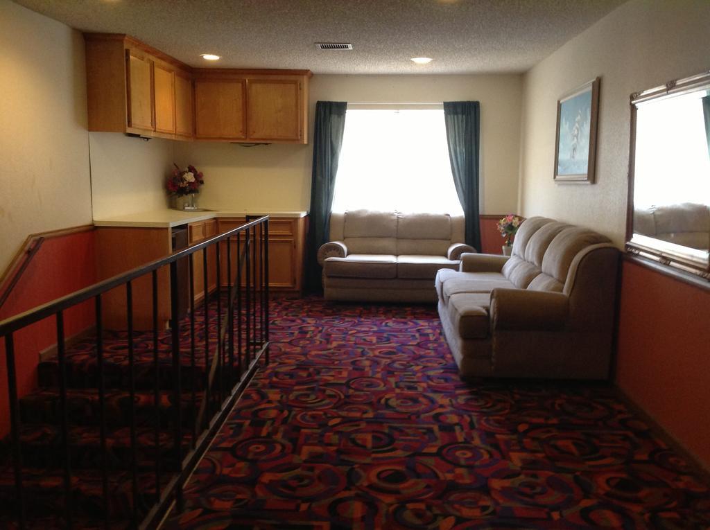 Scottish Inn And Suites Tomball Ngoại thất bức ảnh